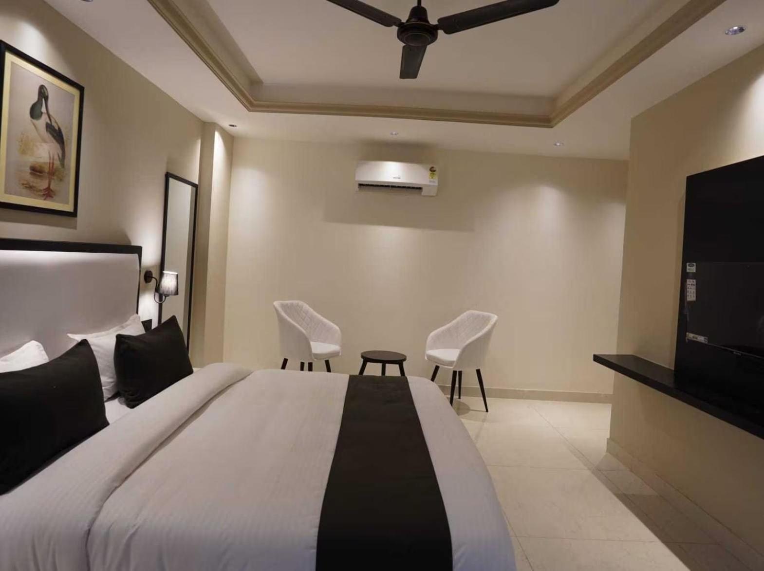 Oxford King Embassy And Airport Drop Free New Delhi
