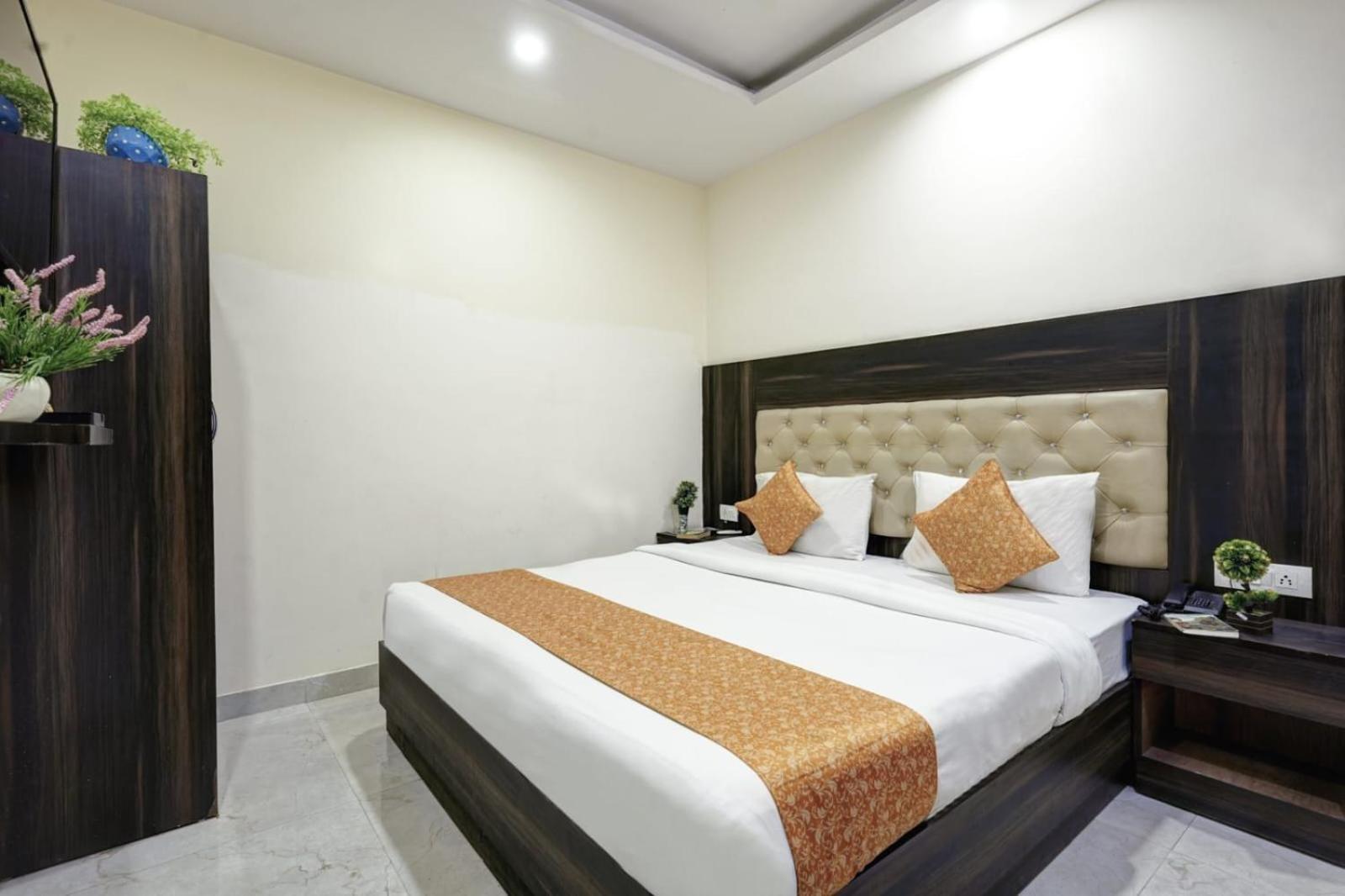 Hotel Oxford King Embassy And Airport Drop Free 4*